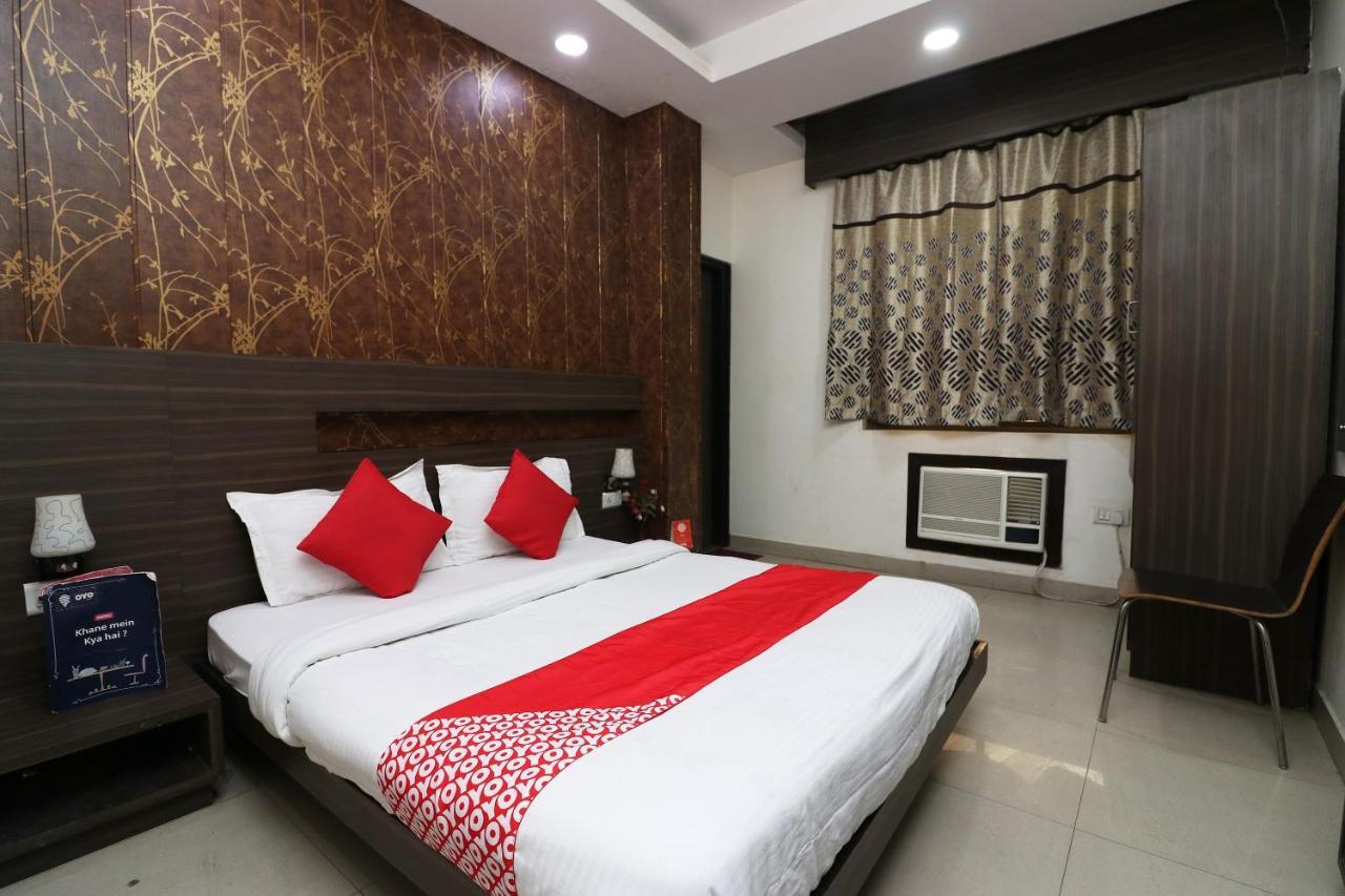 Oyo 18753 Glance Hotel 3*
